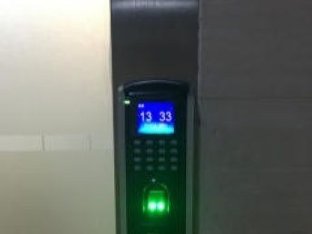 深圳科技園區(qū)門禁考勤系統(tǒng)安裝與維修全攻略——以南山科技園玻璃雙門為例